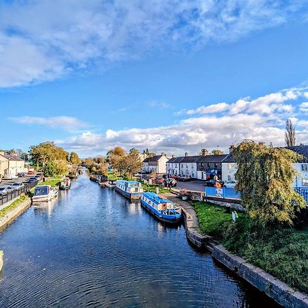 Sallins Loft Apartment Bagian luar foto